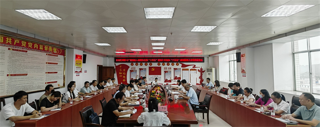 图为座谈会现场